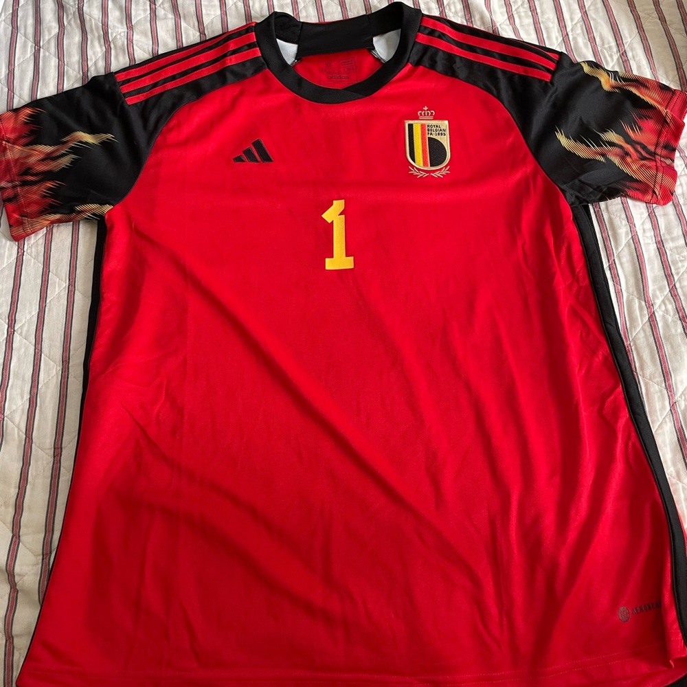 2022 World Cup Belgium jersey women’s XL Thibaut Courtois